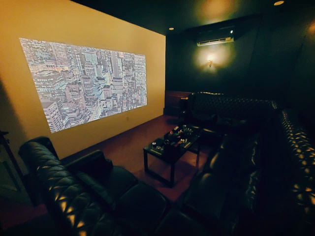 Boss Bar Lounge at 178 Phạm Văn Đồng, Sơn Trà, Đà Nẵng.